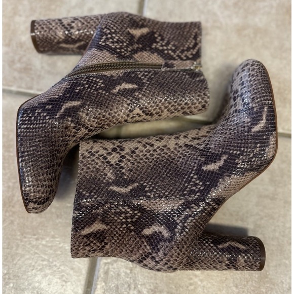 I.N.C. International Concepts Taytee Women's Snake Skin Style Ankle Zip Boots 10 - Picture 8 of 16